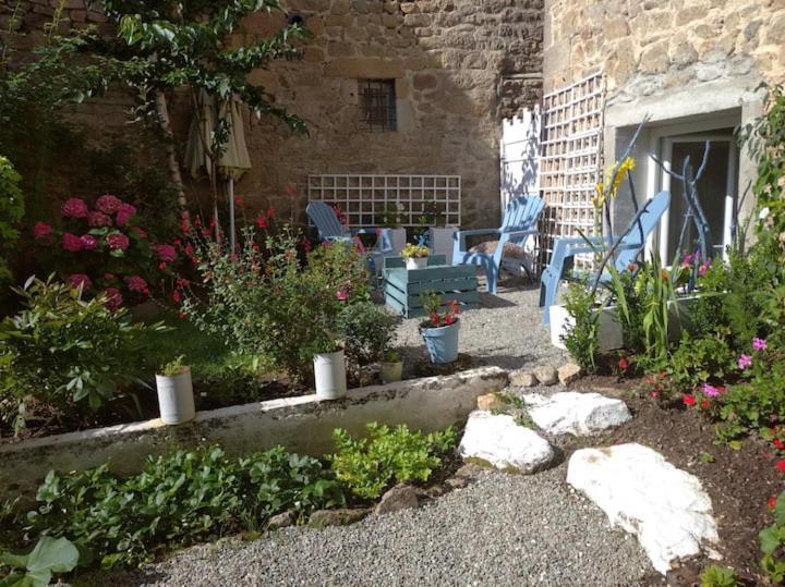 Appartement Rouge Avec Jardin Eymoutiers  Exterior photo