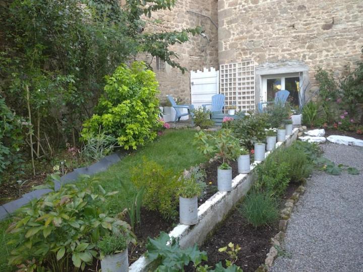 Appartement Rouge Avec Jardin Eymoutiers  Exterior photo